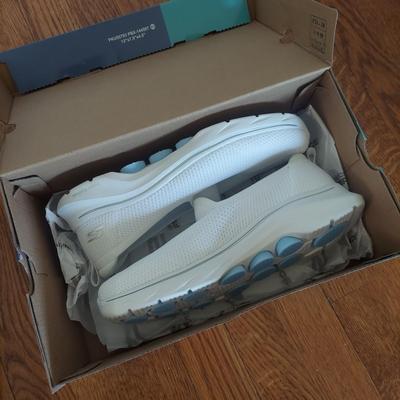 Women's Size 8 Shoes Incl Skechers & More (B2-BBL)