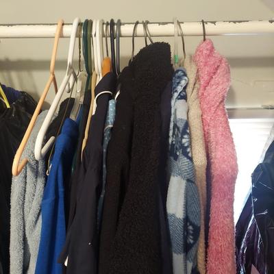 Pajamas & Loungewear by Barefoot Dreams, Quince & More (B2-BBL)