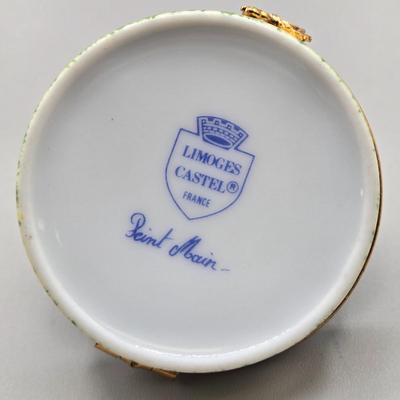 LOT 44: Vintage Carrigaline Pottery Irleand Shamrock Castle Salt & Pepper Shaker Set and Egg Holder, 2 Shamrock Green Clover Cafe...