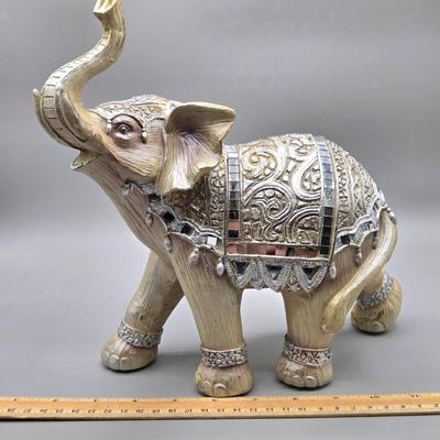 LOT 47: The Hamilton Collection Blake Jensen Good Luck Stacked Elephants Figurine with Swarovski Crystals and Other Elephant Figurines