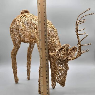 LOT 50: Better Homes & Gardens Santa Sleigh Reindeer Christmas Wax Warmer and Set of 3 Reindeer