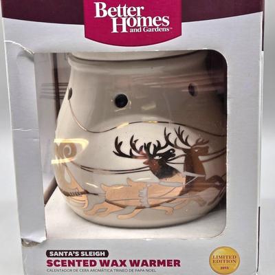 LOT 50: Better Homes & Gardens Santa Sleigh Reindeer Christmas Wax Warmer and Set of 3 Reindeer