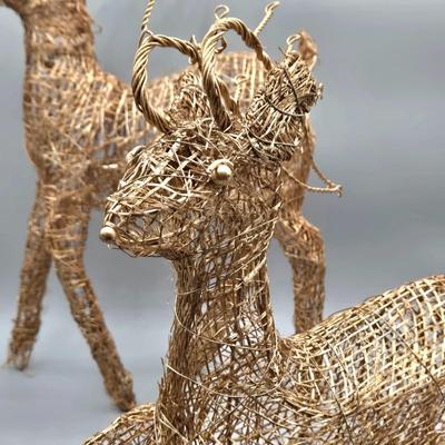 LOT 50: Better Homes & Gardens Santa Sleigh Reindeer Christmas Wax Warmer and Set of 3 Reindeer