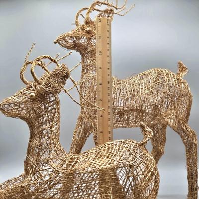 LOT 50: Better Homes & Gardens Santa Sleigh Reindeer Christmas Wax Warmer and Set of 3 Reindeer