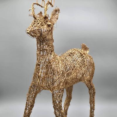 LOT 50: Better Homes & Gardens Santa Sleigh Reindeer Christmas Wax Warmer and Set of 3 Reindeer