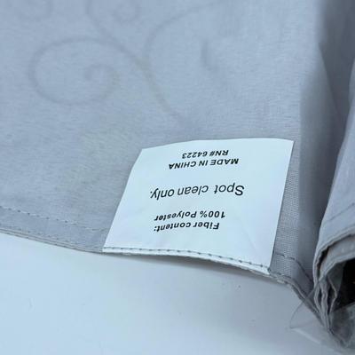 LOT 91: Elephant Wax Warmer, NIP Cloth Tablecloths & Floating Candle