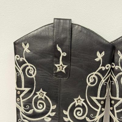 LOT 95: Women’s Size 8 Roper Cowboy Boots