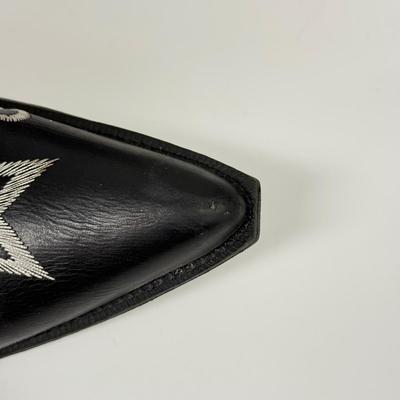 LOT 95: Women’s Size 8 Roper Cowboy Boots