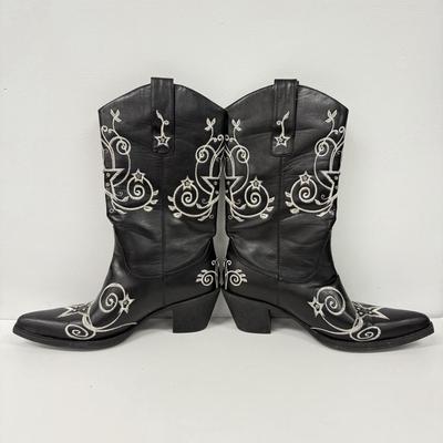 LOT 95: Women’s Size 8 Roper Cowboy Boots