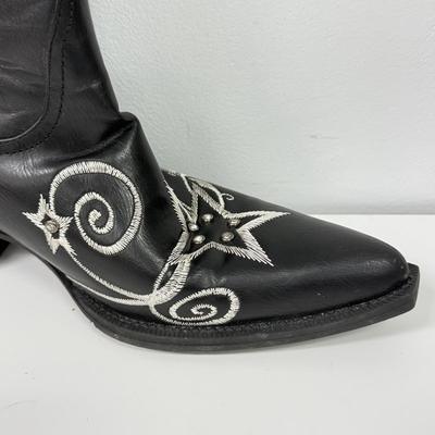 LOT 95: Women’s Size 8 Roper Cowboy Boots