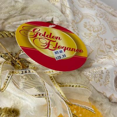 LOT 99: Christmas Tree Toppers