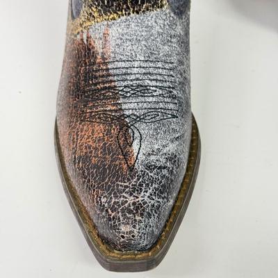 LOT 103: Women’s Size 8 Durango Cowboy Boots