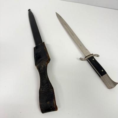 LOT 104: Carl Henkel Bielefeld Knife w Sheath