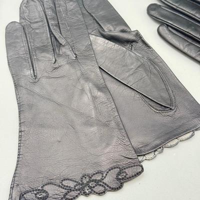 LOT 106: Goldtone Whiting & Davis Mesh Bag, 1920s style Headband & Ladies Gloves