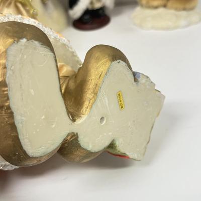 LOT 109: Santa Home Decor: Dark Green & Golden