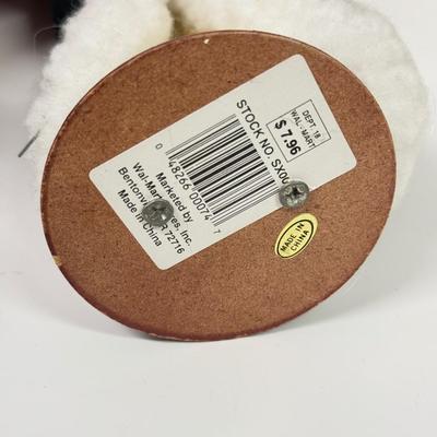 LOT 109: Santa Home Decor: Dark Green & Golden