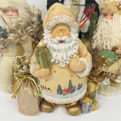 LOT 109: Santa Home Decor: Dark Green & Golden