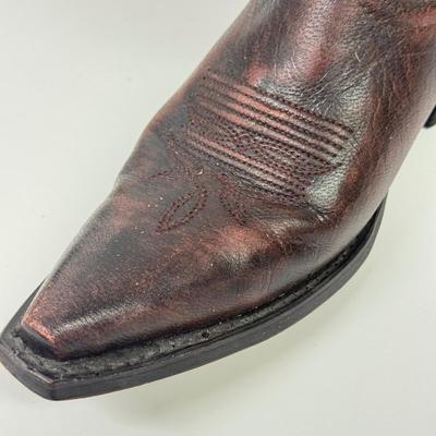 LOT 111: Laredo Women’s Size 8 Cowboy Boots