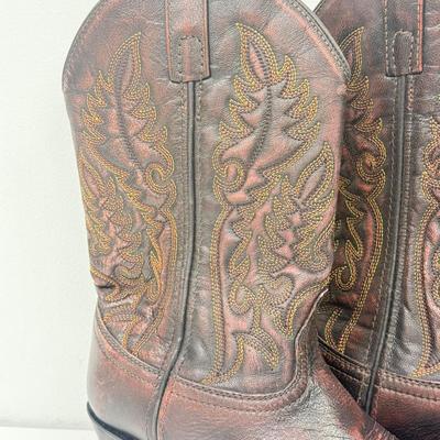 LOT 111: Laredo Women’s Size 8 Cowboy Boots