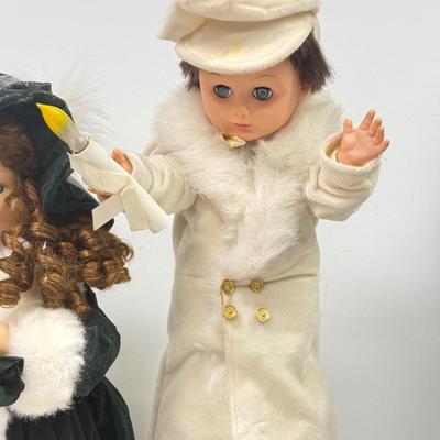 LOT 114: Vintage Animated Caroler in Green & Extra Tall Caroler