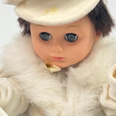 LOT 114: Vintage Animated Caroler in Green & Extra Tall Caroler