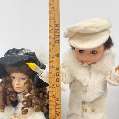 LOT 114: Vintage Animated Caroler in Green & Extra Tall Caroler