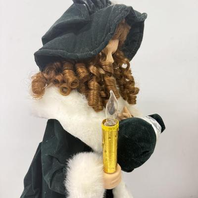LOT 114: Vintage Animated Caroler in Green & Extra Tall Caroler