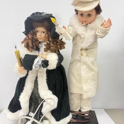 LOT 114: Vintage Animated Caroler in Green & Extra Tall Caroler