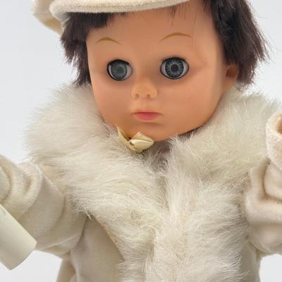 LOT 114: Vintage Animated Caroler in Green & Extra Tall Caroler