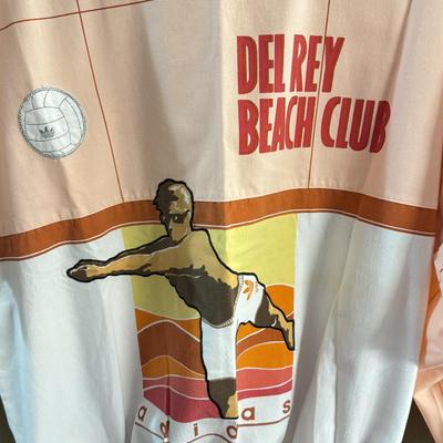 LOT 119: Size 52/XL Brett Favre Packers Jersey & 1980s Style Del Rey Beach Club Long Sleeve TShirt