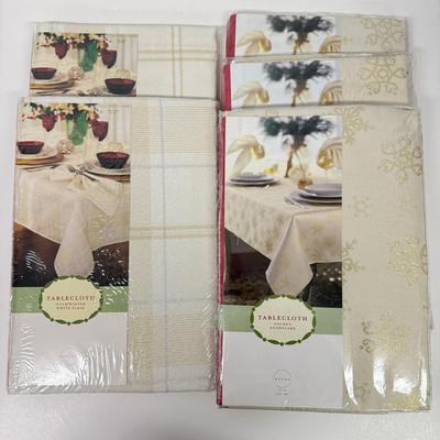LOT 120: Five NIP Round 70” White Winter Plaid Table Cloths