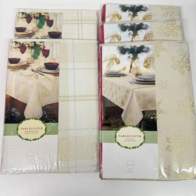 LOT 120: Five NIP Round 70” White Winter Plaid Table Cloths
