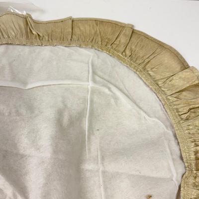 LOT 125: Gold Colored Tablecloths - some NIP