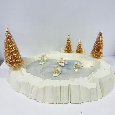 LOT 128: Department 56 Snowbabies Skating Rink