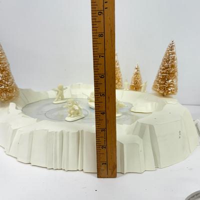 LOT 128: Department 56 Snowbabies Skating Rink