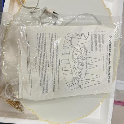 LOT 128: Department 56 Snowbabies Skating Rink