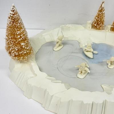 LOT 128: Department 56 Snowbabies Skating Rink