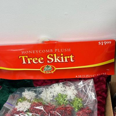 LOT 131: NWT Tree Skirt & Collection of Ribbon