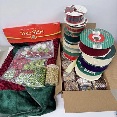 LOT 131: NWT Tree Skirt & Collection of Ribbon