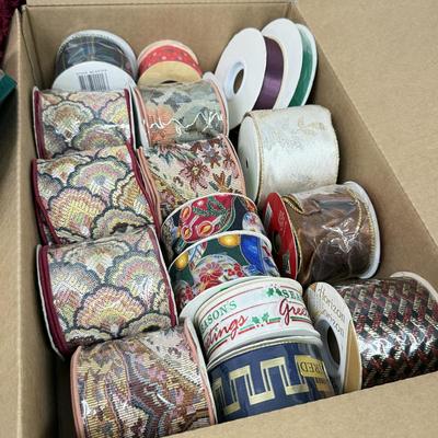 LOT 131: NWT Tree Skirt & Collection of Ribbon