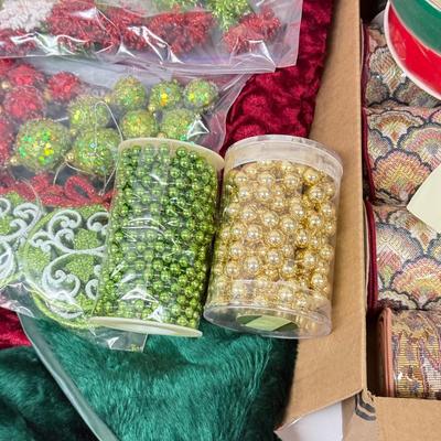 LOT 131: NWT Tree Skirt & Collection of Ribbon