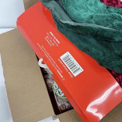 LOT 131: NWT Tree Skirt & Collection of Ribbon