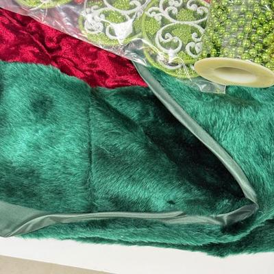 LOT 131: NWT Tree Skirt & Collection of Ribbon