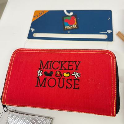 LOT 133: Collection of Wallets / Clutches