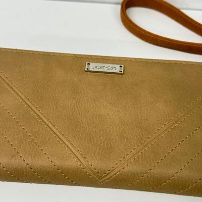 LOT 133: Collection of Wallets / Clutches