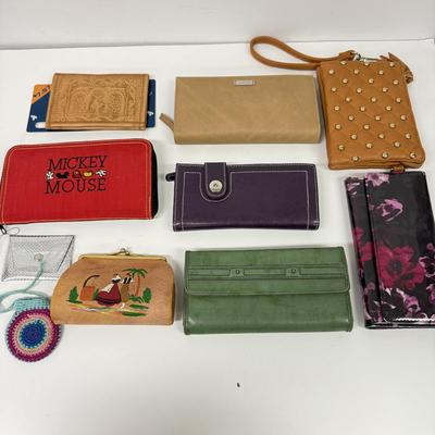 LOT 133: Collection of Wallets / Clutches