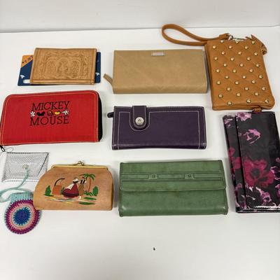 LOT 133: Collection of Wallets / Clutches