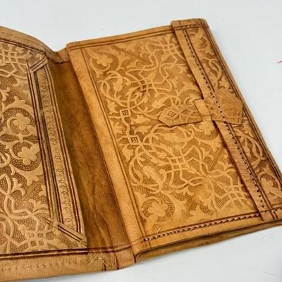 LOT 133: Collection of Wallets / Clutches