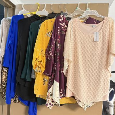 LOT 142: Women’s Tops: Some NWT