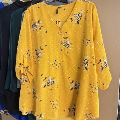 LOT 142: Women’s Tops: Some NWT